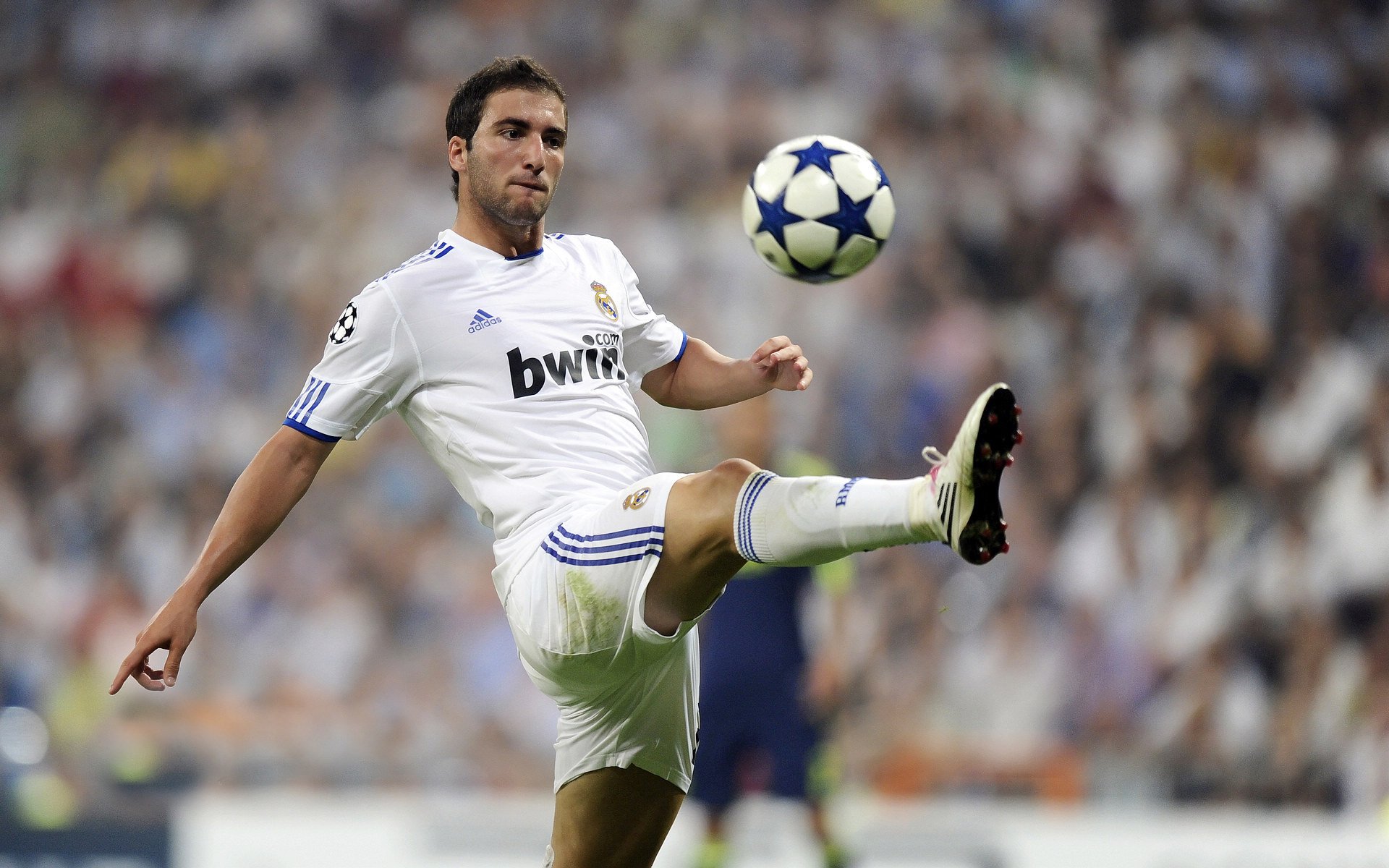 当黄黑风暴席卷法兰西，足球与F1的接管艺术