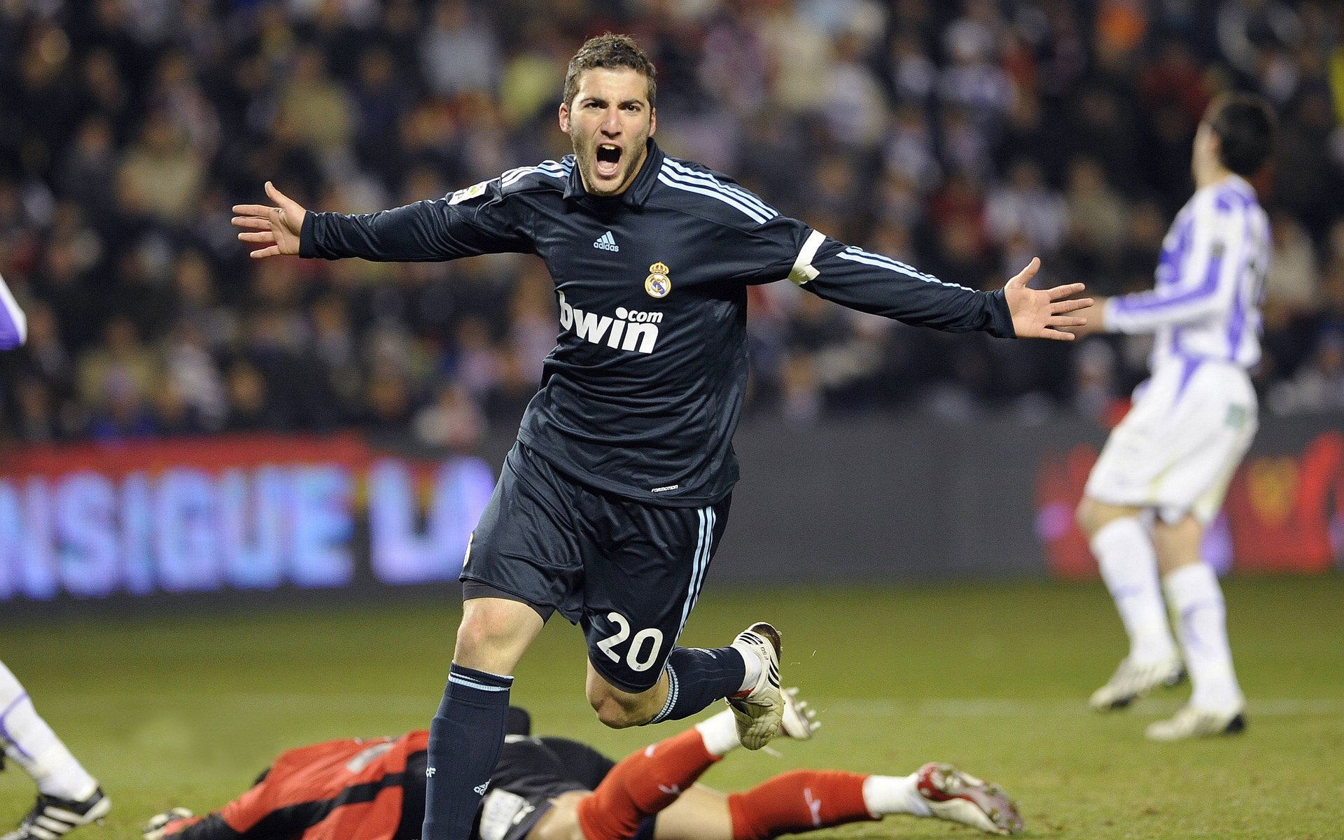 南美狂舞与澳洲铁壁，内马尔在世界杯舞台上的巨人觉醒