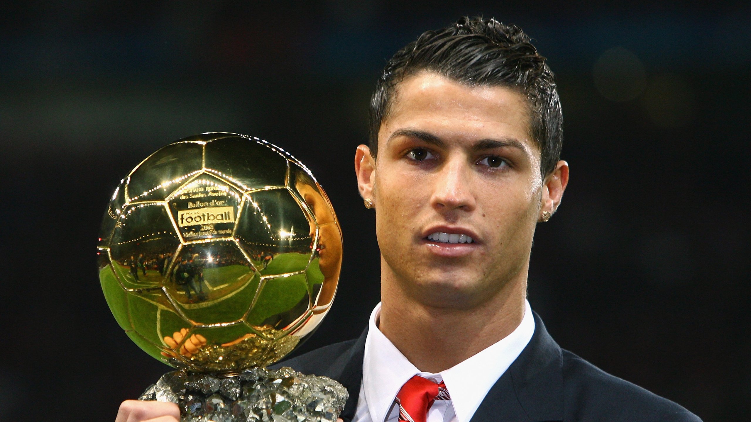 沙特对阵乌拉圭，斯通斯高光表现背后的足球革命启示录